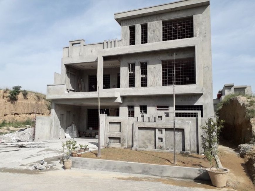 Grey Structure Construction in Lahore: Building the Backbone of Modern Architecture