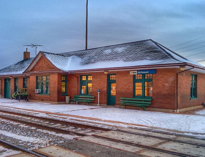 Riding the Rails Through Iowa: Discover the Charm of Amtrak Stations in Iowa