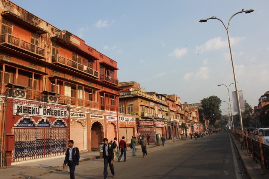 Take a Heritage Walk in Jaipur Bazars while Sightseeing